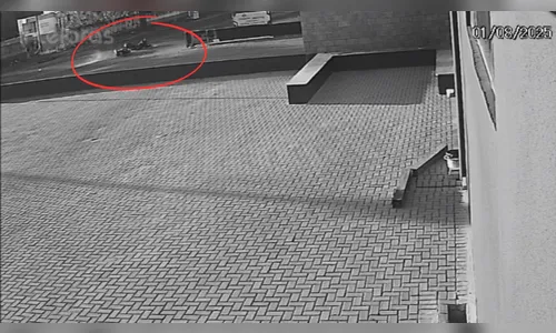 Câmera flagra acidente de moto na Avenida Minas Gerais em Apucarana