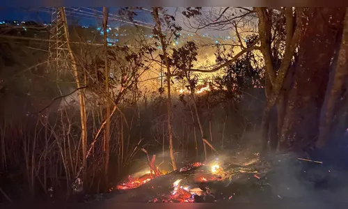 Incêndio gera fumaça e fuligem no Residencial Araucária, em Apucarana