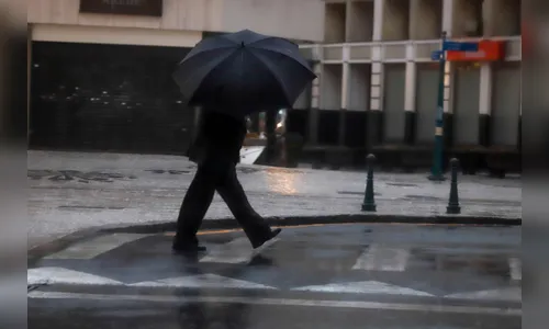 Cavado meteorológico traz chuva de volta ao Paraná; entenda