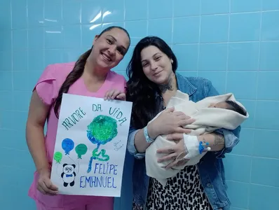 Enfermeira Fabiana Potoski e mamãeTauana Tremmell