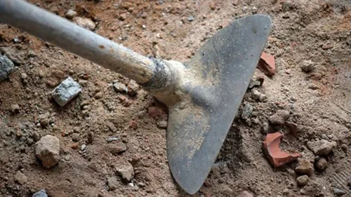 Homem é preso após agredir companheira com enxada em Apucarana
