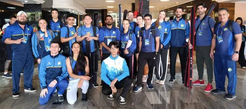 Luiz, agachado ao centro da foto, com a equipe brasileira de Kung Fu