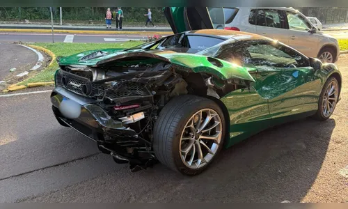McLaren avaliada em R$ 2,5 mi se envolve em acidente com Corsa no PR