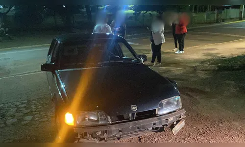 Colisão entre carro e moto deixa jovem ferido na Avenida Jaboti