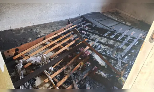 Casa de costureira pega fogo em Apucarana; incêndio pode ser criminoso