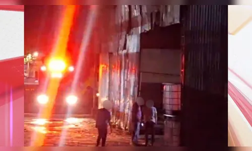 Fogo atinge grande empresa de móveis em Arapongas