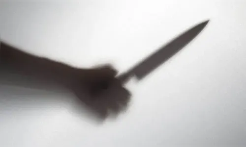 Grávida ameaça marido com facas após briga por empréstimo no Pirapó