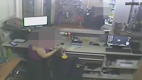 O momento foi registrado por câmeras de segurança do posto de combustível.