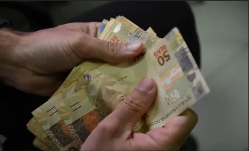 O salário passará de R$ 1.518 para R$ 1630.