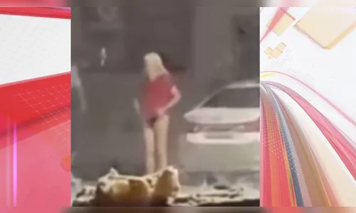 Novas imagens mostram pastor usando fio-dental e peruca de novo