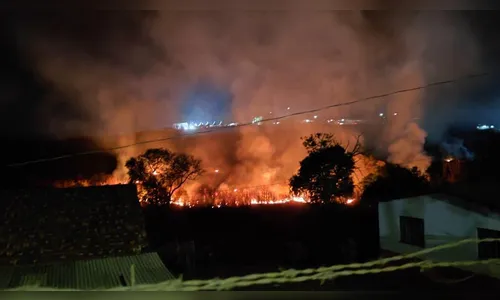 Incêndio com indícios de crime mobiliza Defesa Civil e PM em Faxinal
