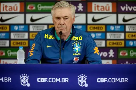 Técnico Carlo Ancelotti