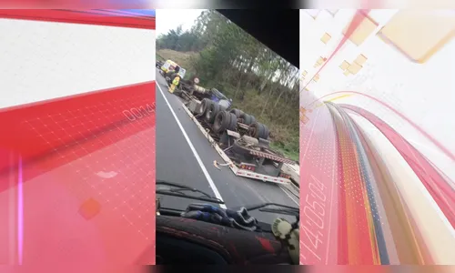 Caminhão tomba e deixa um morto na BR-376, em Mauá da Serra