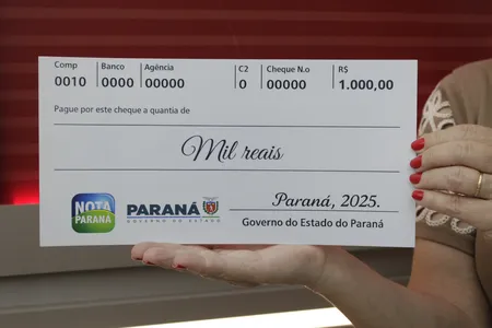 A coordenadora do programa esteve em Apucarana para entregar prêmios.