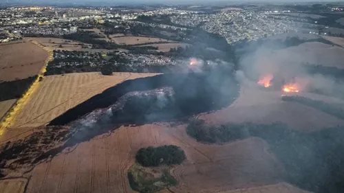 A fumaça e a fuligem do incêndio geraram transtornos para os moradores da região, sobretudo os que residem no Residencial Orlando Bacarin.
