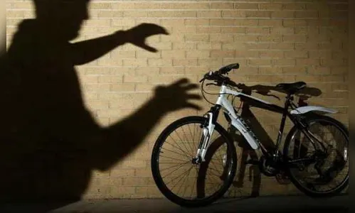 Homem tem bicicleta furtada em frente a mercado em Lunardelli