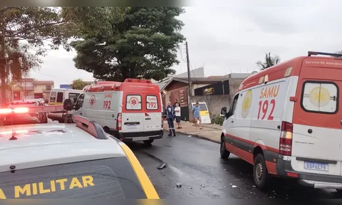 Colisão entre van escolar e Fiorino deixa crianças e homem feridos