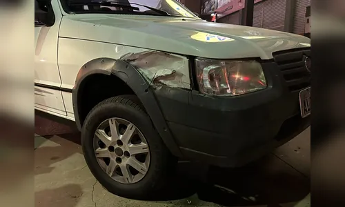 Jovem tem suspeita de fratura em batida entre moto e Uno em Apucarana