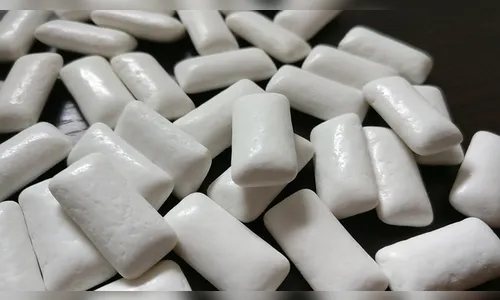 Menino é hospitalizado após comer 50 chicletes com cafeína