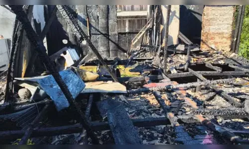 Três homens morrem carbonizados após casa pegar fogo no PR