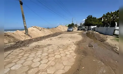 Cidade turística de SC declara emergência após mar 'engolir' praias