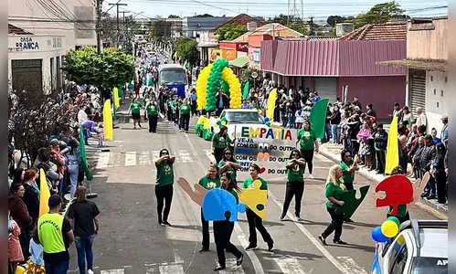 Desfile da Independência reúne escolas e entidades em Jardim Alegre