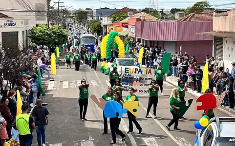 Desfile do Dia da Independência reúne escolas e entidades em Jardim Alegre