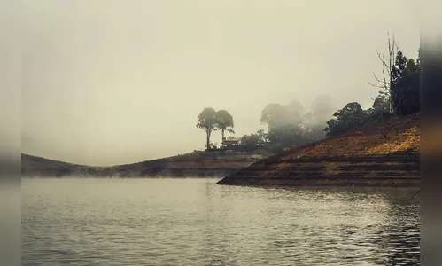 Homem é golpeado, amarrado e lançado em açude em SC