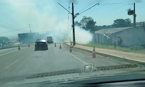Incêndio prejudica trânsito na saída de Apucarana para Londrina