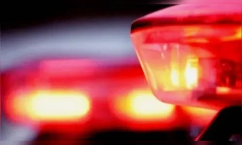 Idoso reage a assalto mesmo com faca cravada na cabeça e mata invasor