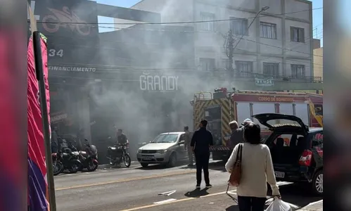 Incêndio em restaurante mobiliza bombeiros na Avenida Curitiba