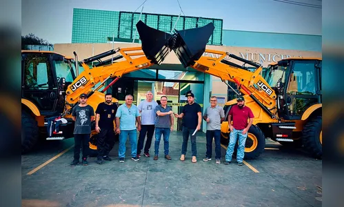 Rio Bom recebe retroescavadeiras para manutenção de estradas rurais