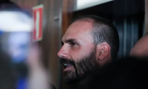 Representação contra Eduardo Bolsonaro, por quebra de decoro parlamentar, foi apresentada pelo PT