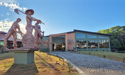 Turek eterniza história de Ivaiporã em monumentos na Casa da Memória