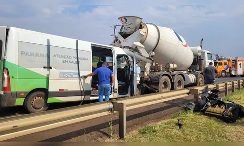 Acidente envolve van e caminhão deixa cinco feridos em Arapongas