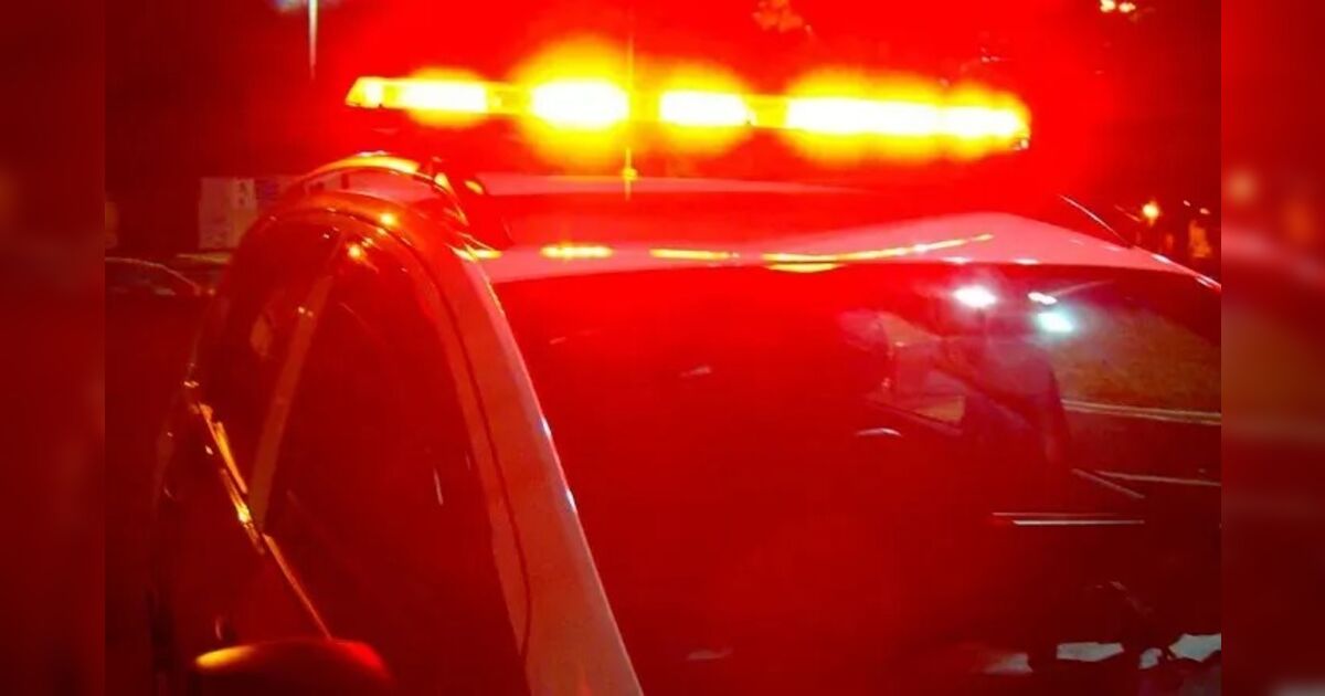 Mulher é morta a pauladas em frente de casa enquanto vizinhos assistem