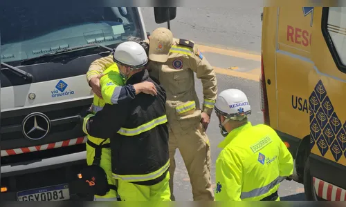Socorristas choram após atender acidente com morte de criança no PR