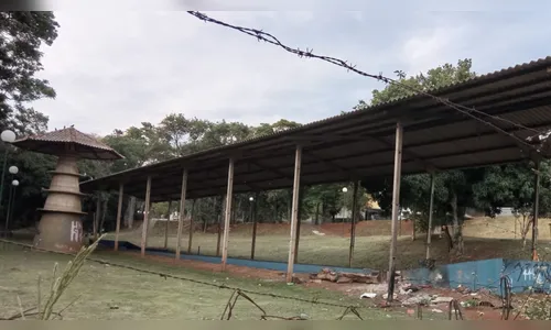 Vizinhos reclamam de bagunça de moradores de rua no Parque Biguaçu