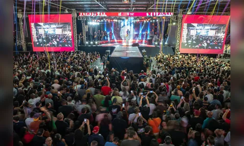Shows de Raça Negra, Sr. Bonifácio e Thácio reúnem multidão na Expoara
