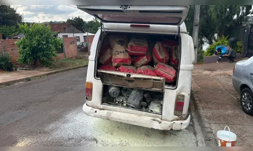 Carro pega fogo e mobiliza bombeiros em Apucarana
