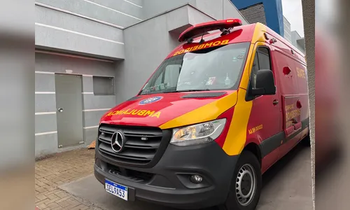 Acidente entre carro e moto deixa homem ferido na Vila Reis