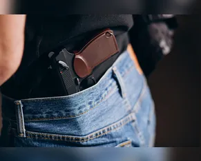Projeto que libera porte de arma para mais de dez novas profissões avança na Câmara dos Deputados