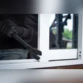 Ladrão invade escola e furta capacete em Bom Sucesso