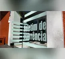 Morador instala fio elétrico em portão para afastar cães e PM intervém