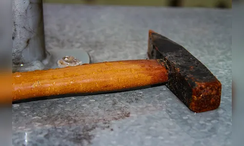 Mulher é espancada e tem casa destruída a marteladas em Marilândia do Sul