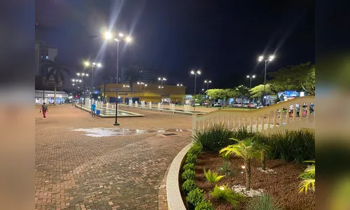 Adolescente é flagrada vendendo crack em praça no centro de Apucarana