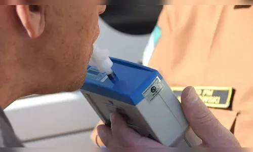 Homem é preso por embriaguez após bater carro em barranco em Ivaiporã