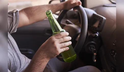 Motorista é preso por embriaguez ao volante após acidente em Arapongas