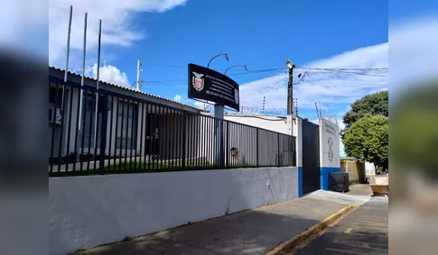 Homem é preso após chantagear e agredir ex-mulher em praça