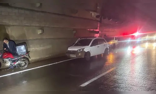 Acidente entre três veículos deixa motociclista ferido na PR-445 em Londrina